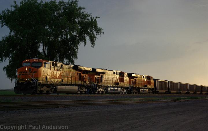 BNSF 5937 - ES44AC.jpg